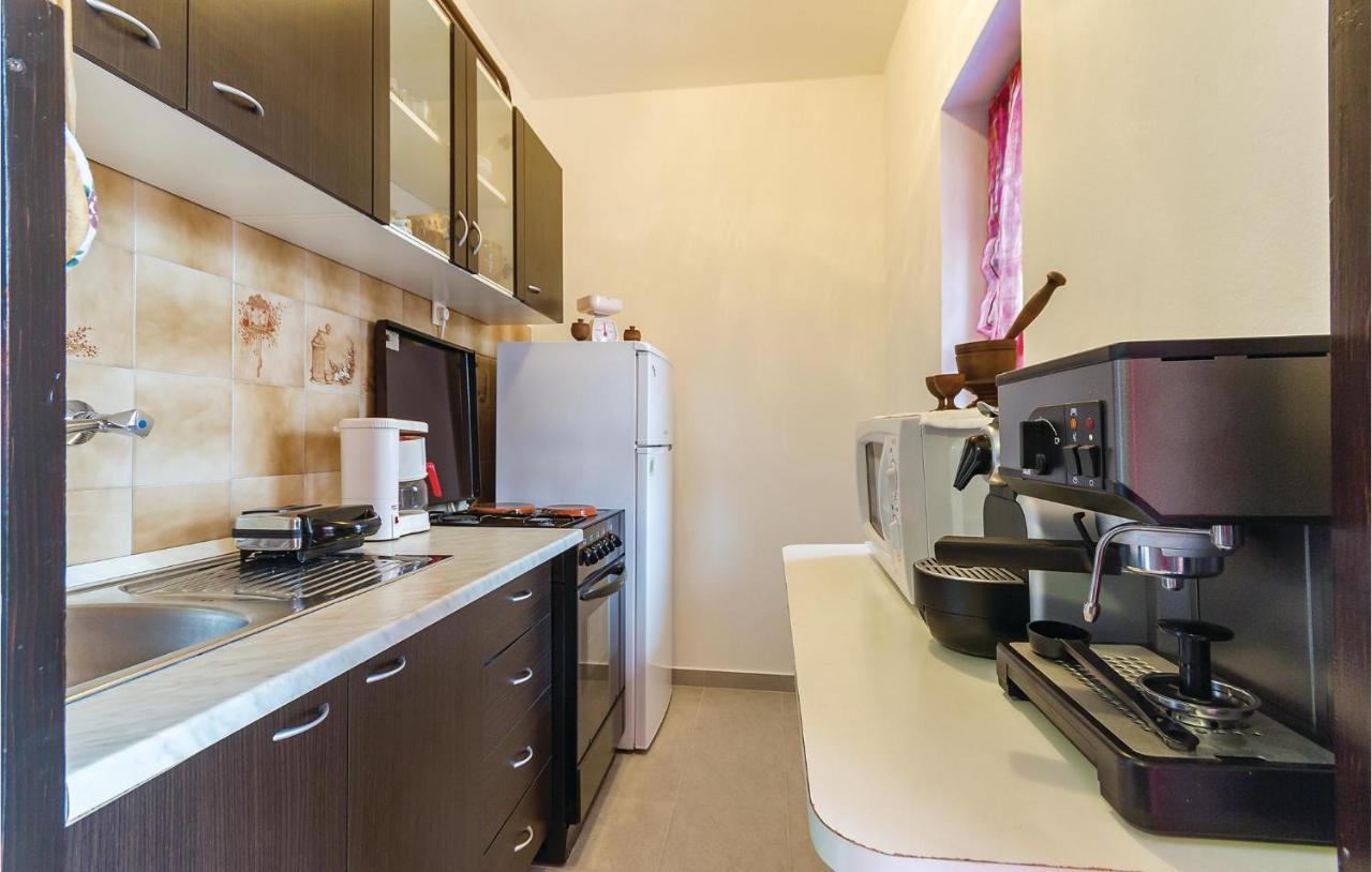 3 Bedroom Beautiful Apartment In Medulin Exterior foto
